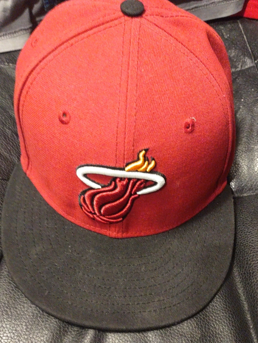 New Era 9FIFTY  Black Miami Heat Logo Snapback Hat